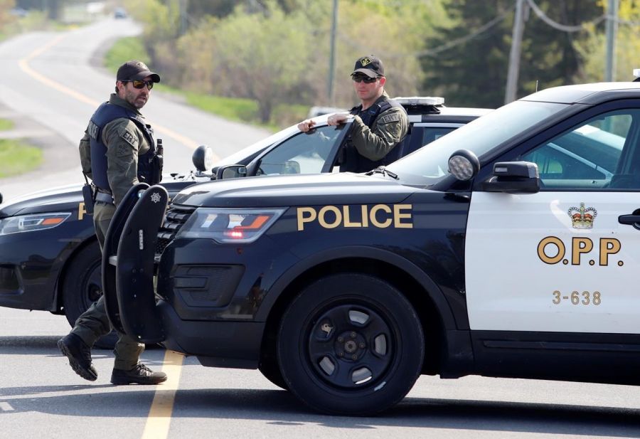 Police officer dead, 2 others in hospital after shooting east of Ottawa