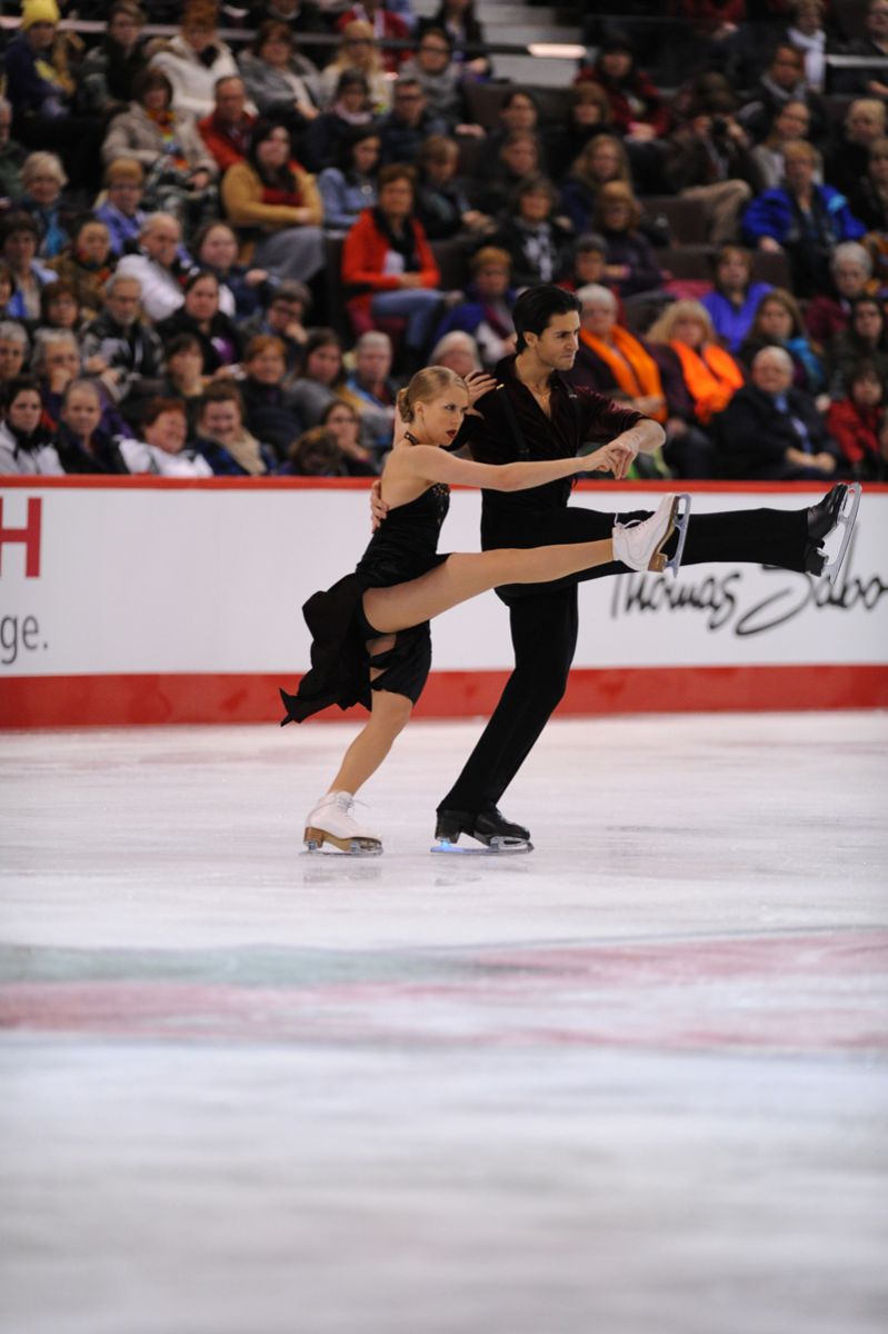Canadian and world medallists, ice dance – Kaitlyn Weaver and Andrew Poje. Photo Credit: Skate Canada/Stephen Potopnyk