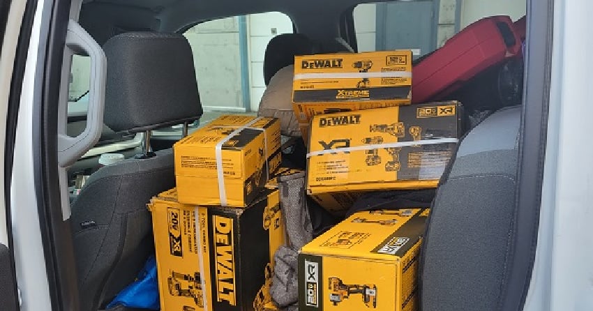 2 people arrested for fraud, possession of stolen property outside casino on New Year’s Eve