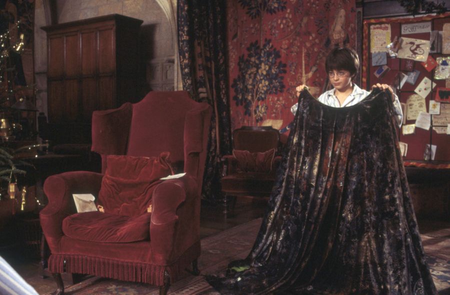 BC man calls 911 about kids with invisibility cloaks in his home, told ...