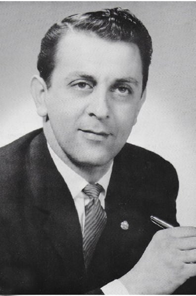<who>Contributed </who>Bob Giordano played a major role in the establishment of the <br>Kelowna Packers and Kelowna Buckaroos.