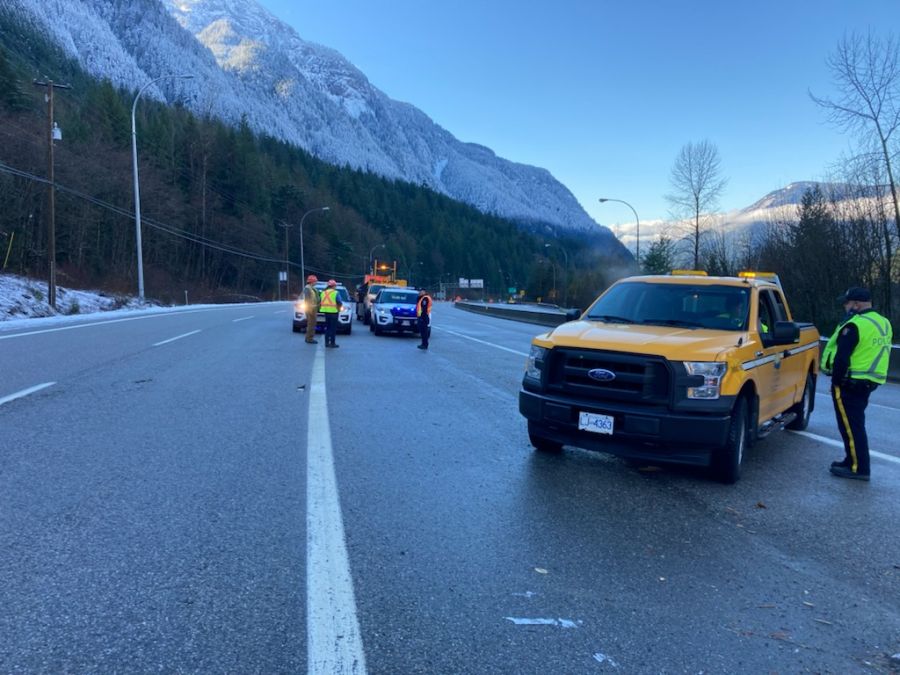 <who>Photo Credit: Government of BC</who>Road checks for essential travel on Hwy 3 last weekend.