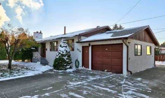 </who>this 2,100-square-foot, four-bedroom, three-bathroom house on Windbreak Street is listed for sale for $649,900, which is just a little less than the $651,100 benchmark selling price of a typical single-family home in Kamloops in October.