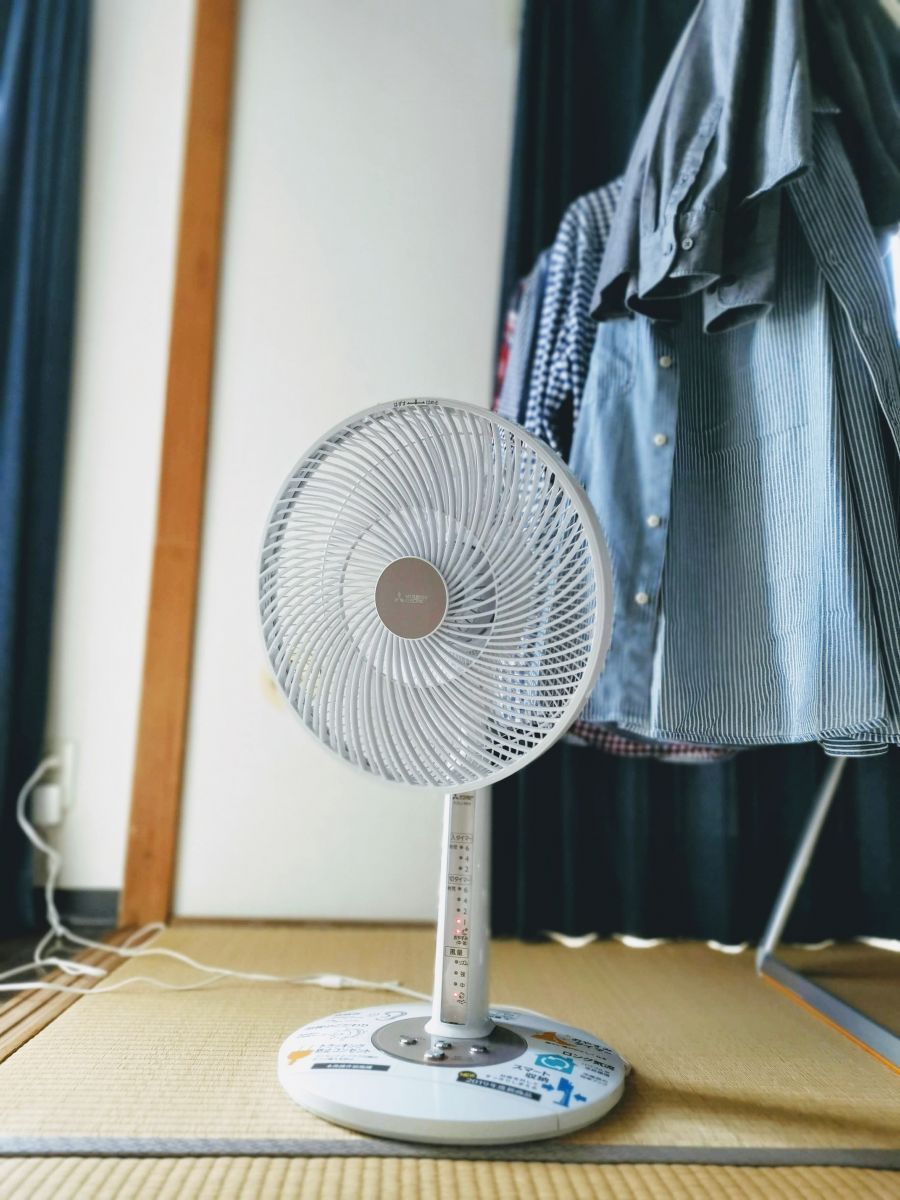 </who>If indoor temperature hits 31C it's time to find a cool, shady spot outdoors or stay with a friend or family with air conditioning.