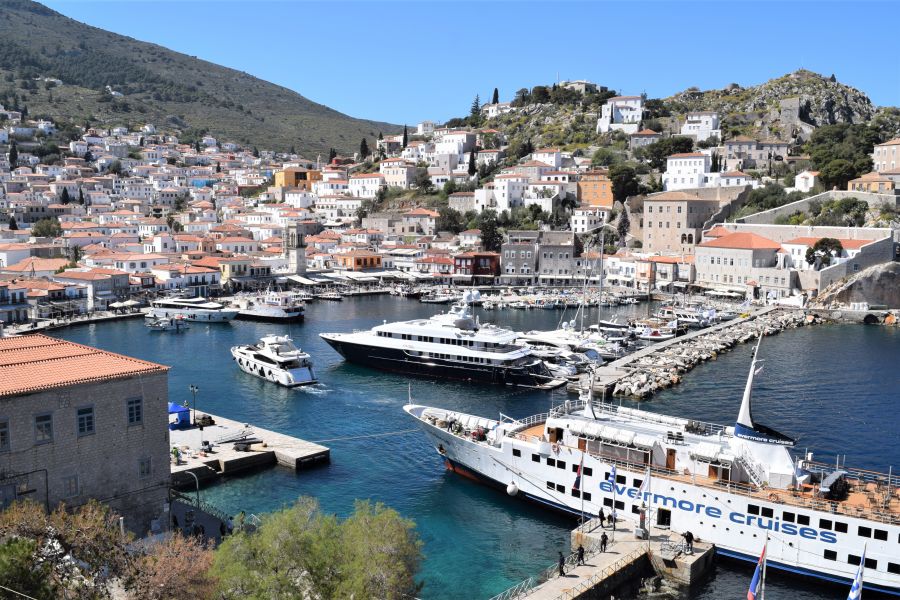 </who>The view of Hydra's harbour.