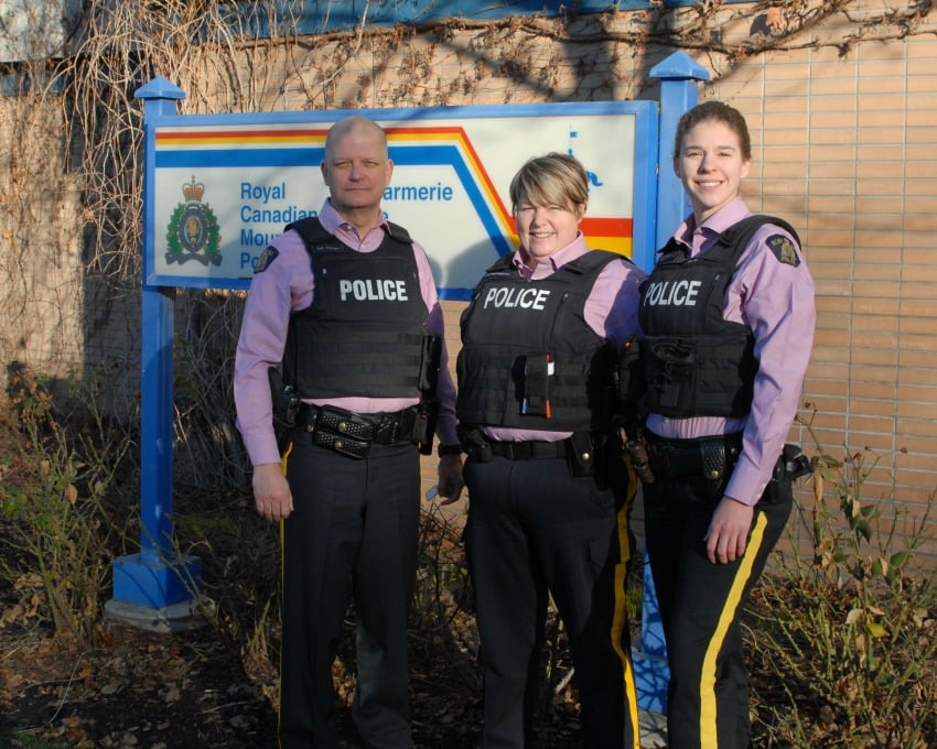 <who> Photo Credit: From L to R: Insp. Gord Stewart (Regional Operations Officer), Cst. Georgina Josefsson and Cst. Robyn Boffy (Kelowna RCMP School Liaison Officers).