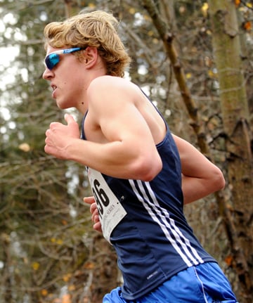 <who>Photo Credit: Lorne White/KelownaNow </who>Neils De Vries was second among the Heat men in the national <br>CCAA eight-kilometre race.