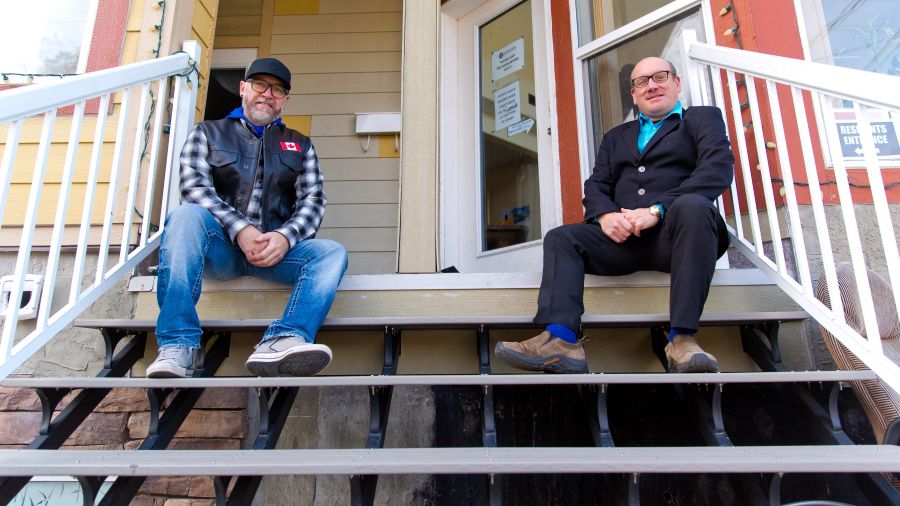 <who>Photo Credit: NowMedia/Gord Goble</who> Looking dapper on Winnipeg St steps
