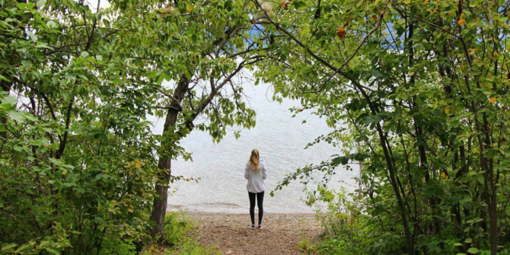 Stroll along lakeshore trails at Kalamoir Regional Park
