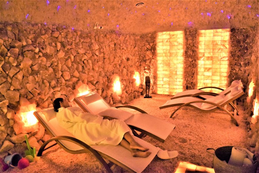</who>Room+Pillar spa's salt cave is lined with thousands of pounds of Himalayan salt gravel, rocks and bricks.