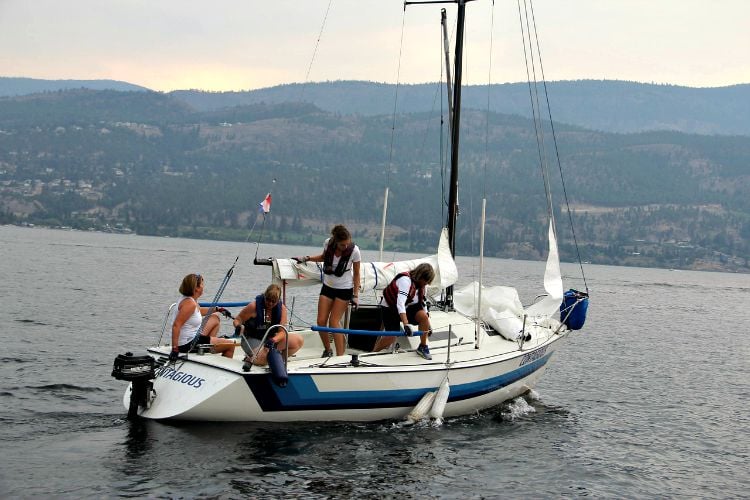 Skipper Gillian Thomson with her crew out for a Wednesday night sail. (Photo Credit: KelownaNow.com.)