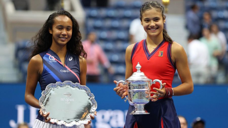 <who> Photo Credit: Sporting News </who> Fernandez, seen here with her runner-up trophy beside 2021 US Open champion Emma Raducanu, will look to replicate her magical run last year. 