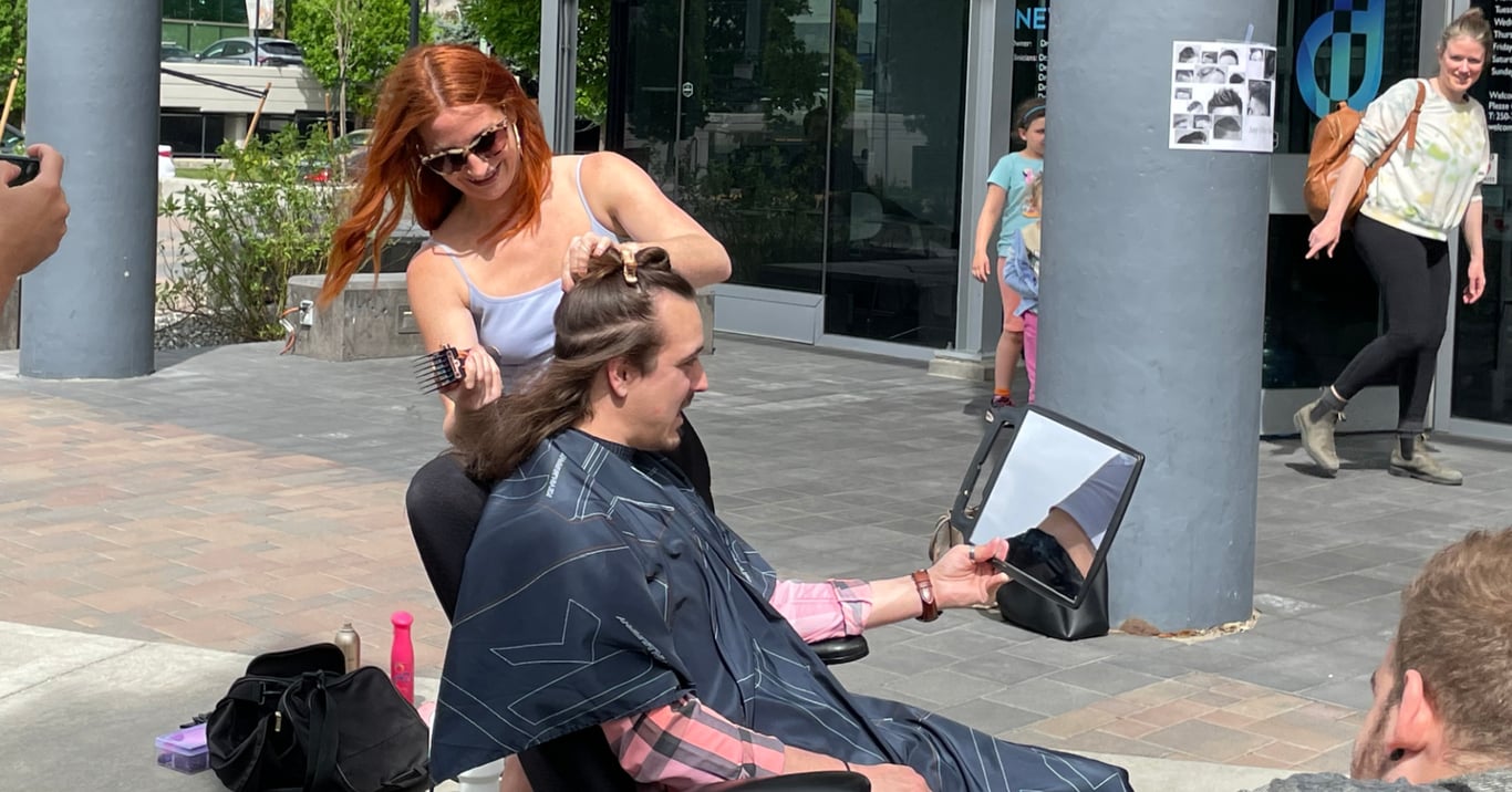 Kelowna man gets ‘luscious locks’ cut in fundraiser for autism ride