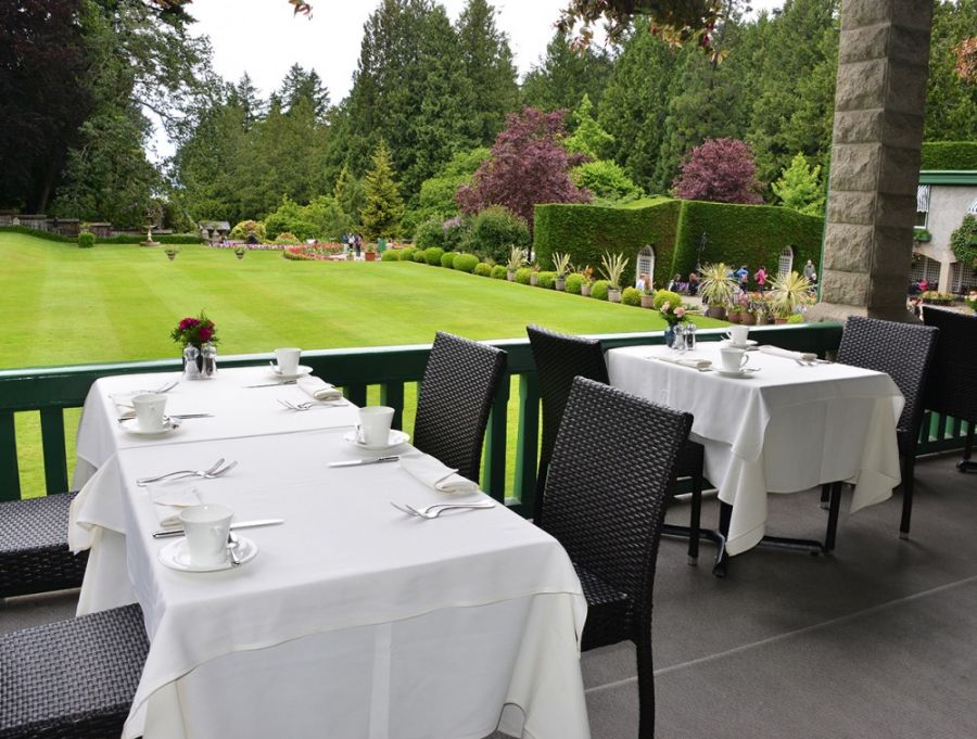 </who>The Dining Room at Butchart Gardens serves up extensive lawn-and-garden views.