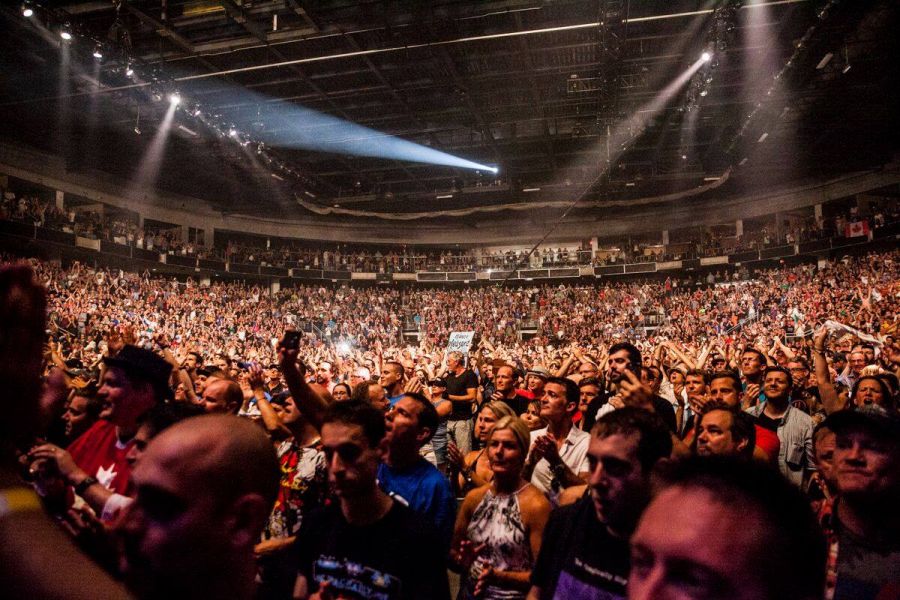 <who>Photo Credit: The Tragically Hip</who>The crowd in Kingston that night.