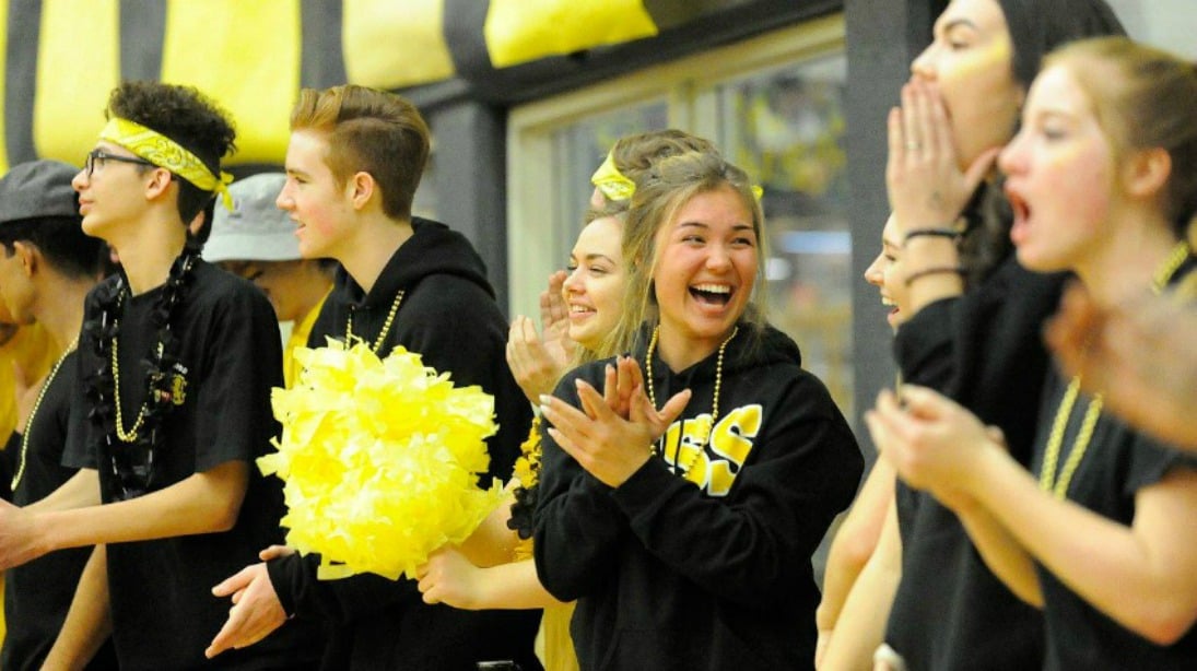 Kelowna high school embraces community spirit at basketball tournament