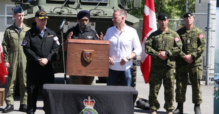 Canadian Minister of Defence in Kelowna to observe and praise flood relief efforts