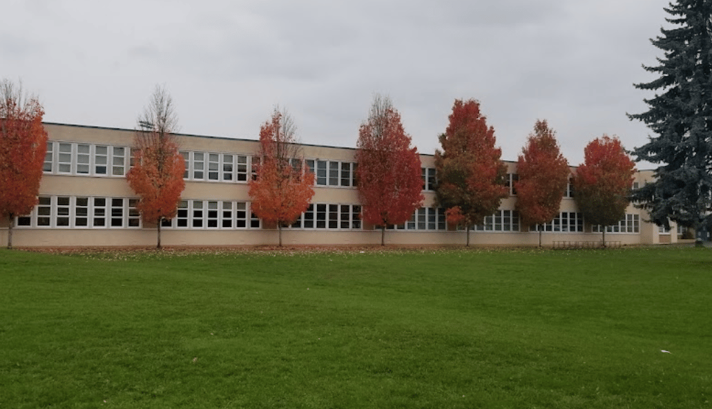 Knife incident at high school in Nanaimo leads to a hold and secure