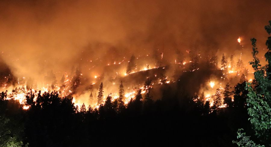<who>Photo Credit: KelownaNow</who>The Clifton wildfire burning early Friday morning.