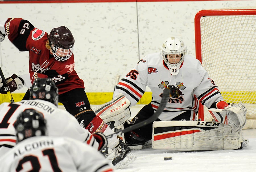 Braedan Mitchell stopped 28 shots en route to shutout win in Osoyoos.