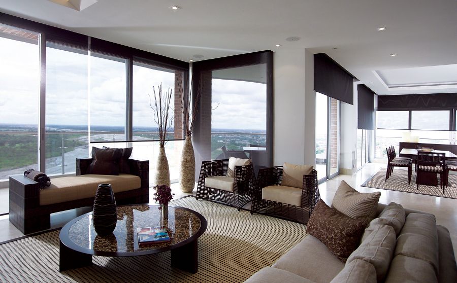 <who>Photo Credit: Budget Blinds Kamloops</who>Roller shades offer various control options.