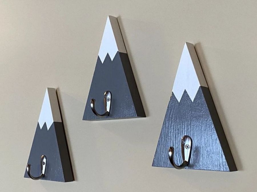 </who>Kindergartener Jacob started his Woodwork with Grandpa business to make and sell mountain peak-shaped coat hooks.