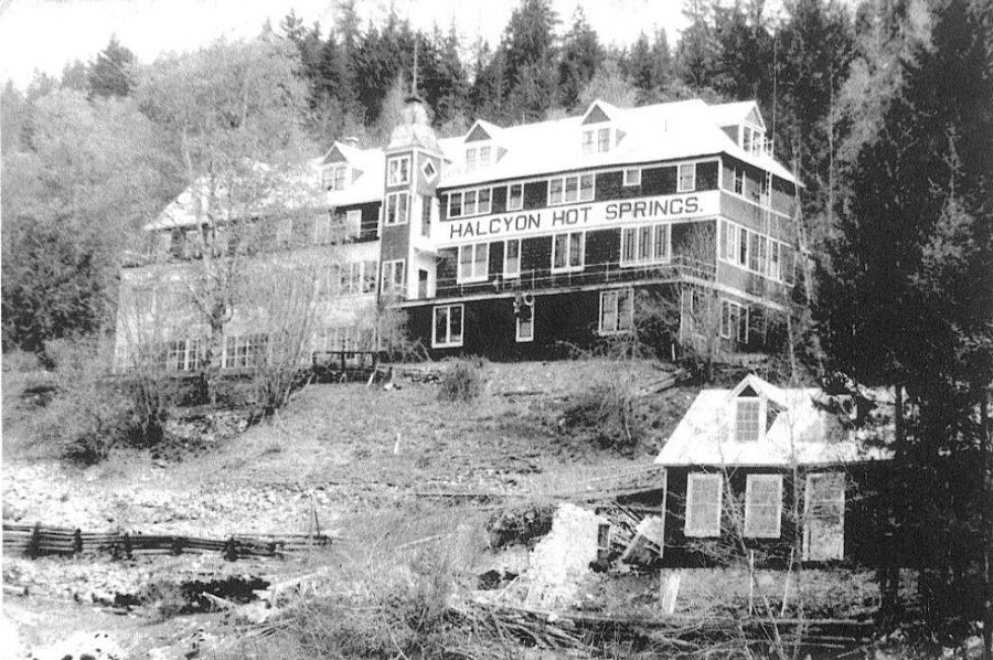 <who>Photo Credit: Halcyon; the Captain's Paradise - A history of Halcyon Hot Springs</who>The second hotel
