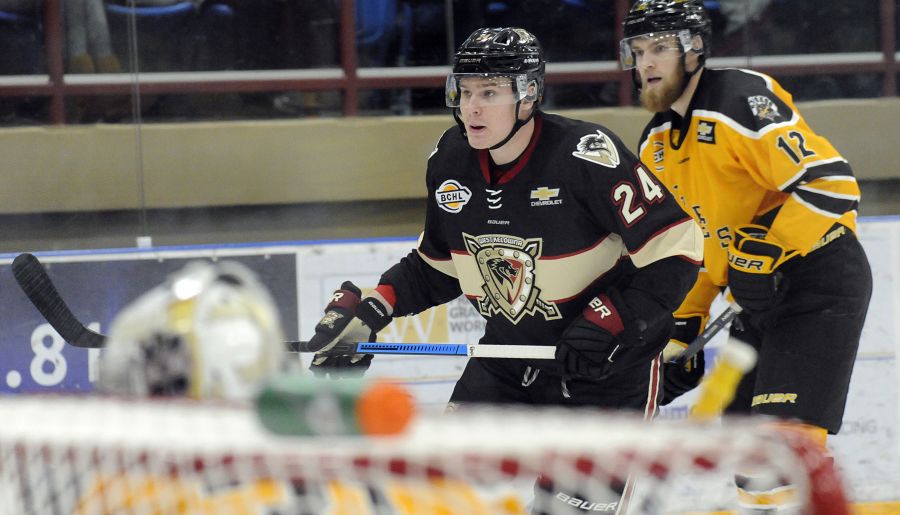 Deegan Mofford of the Warriors and Ethan O'Rourke of the Express hover around the Express net.