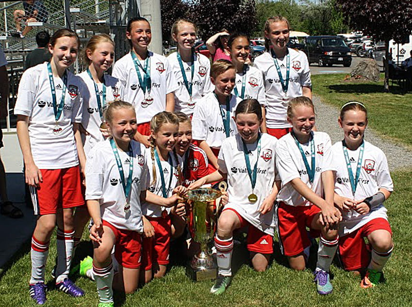 <who>Photo Credit: Contributed </who>The Kelowna United U12 Hot Shots went undefeated en route to winning gold at the annual Slurpee Cup tournament in Kamloops. Members of the championship team are, from left, front: Ava Sowinski, Daisy Janes, Abigail Gubbels, Raquel Roosdahl, Kadence Hamilton and Grace Gordon. Middle: Haven Turner. Back: Madison Merner, Sofia Bigattini, Mykayla Zukowski, Ashtyn Clarke, Sofia De Pieri and Rylee Gordon.