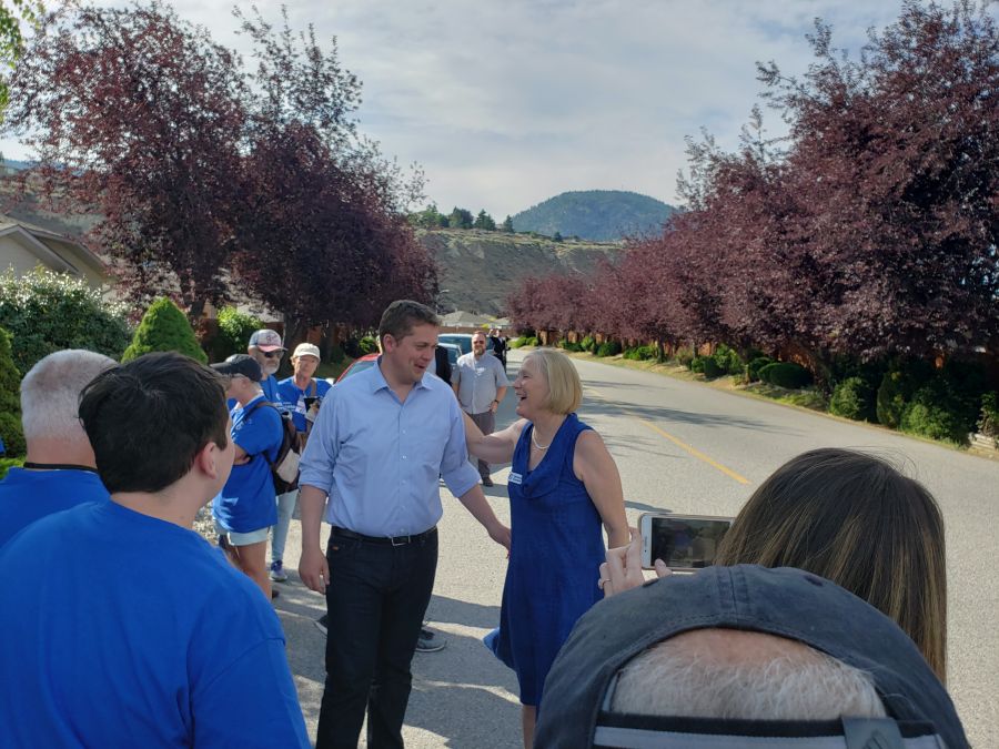 <who> Photo Credit: NowMedia </who> Andrew Scheer campaigns with Helena Konanz in 2019.