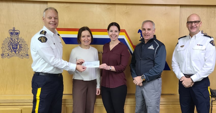 BC police chiefs donate $5K to Cops for Kids charity