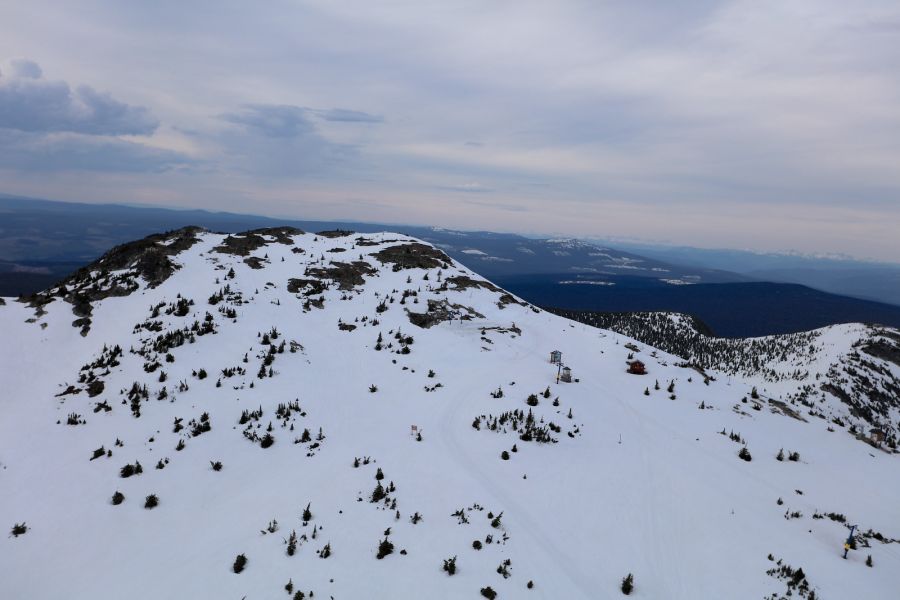 <who> Photo Credit: KelownaNow. </who> The t-bar lift on southern face of Big White.