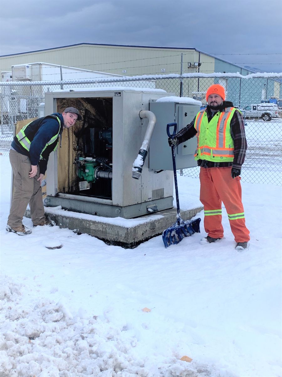 </who>City of Kelowna water utility distribution workers Ben Callioux, left, and Ryan Duncan monitor the Leckie fill station.