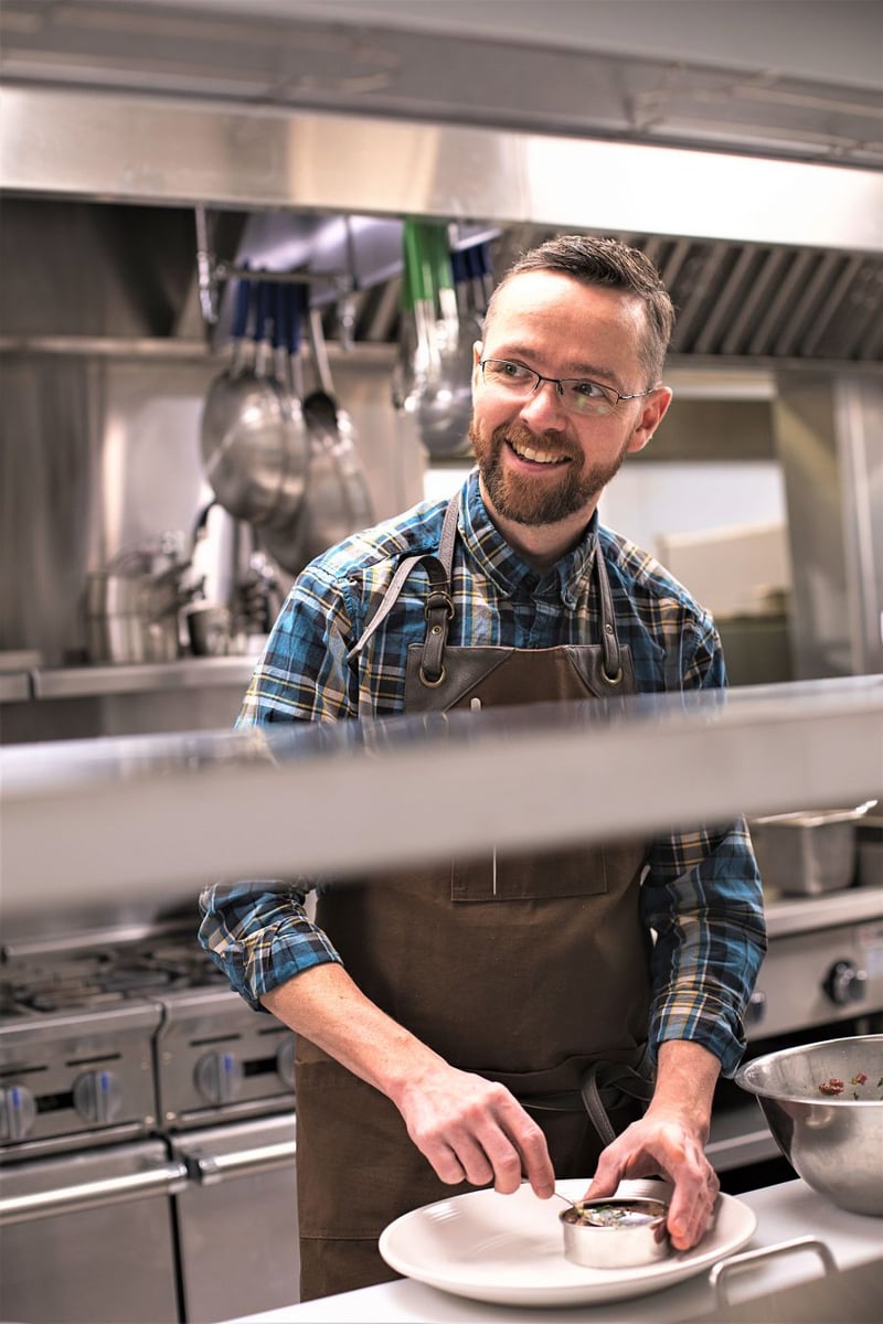 </who>Chef Dan Carkner doesn't take himself too seriously, but takes cooking very seriously.
