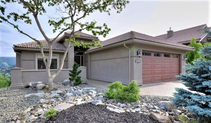 </who>This three-bedroom, three-bathroom, 3,000-square-foot home on Henderson Drive in Black Mountain is listed for sale for $850,000, which is close to the $880,000 new record high for a single-family home in Kelowna.