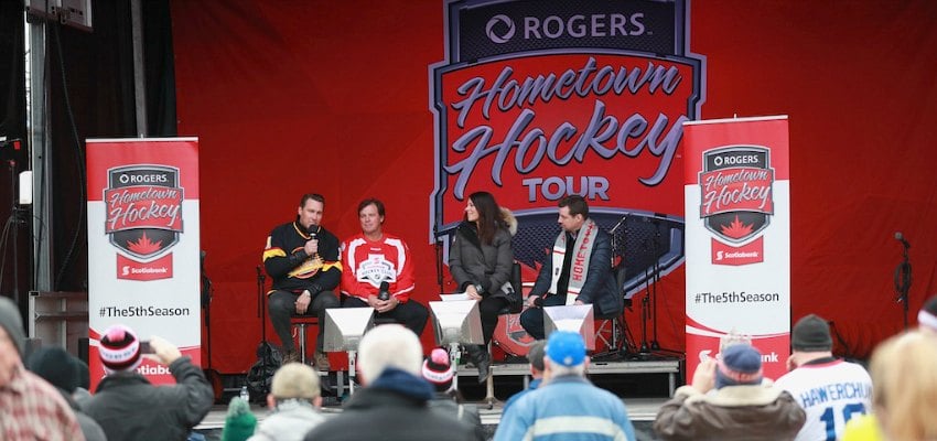 <who> Photo Credit: KelownaNow </who> Former NHL stars Kirk MacLean and Russ Courtnall signed autographs and talked to fans.