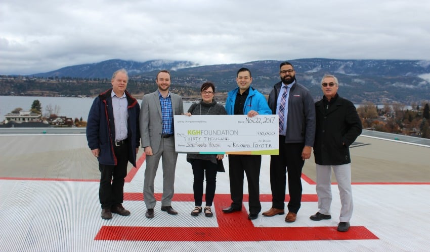 <who> Photo Credit: KGH Foundation </who> Kelowna Toyota employees give $30,000 cheque to KGH Foundation.