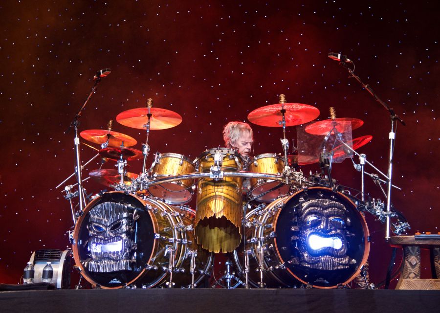 Drummer, Frank Beard