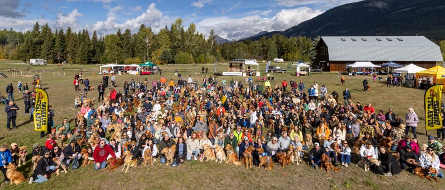 <who>Photo Credit: Dave Best via Tourism Golden</who>A group photo during the first-ever Golden Tails Gathering in Golden, BC.