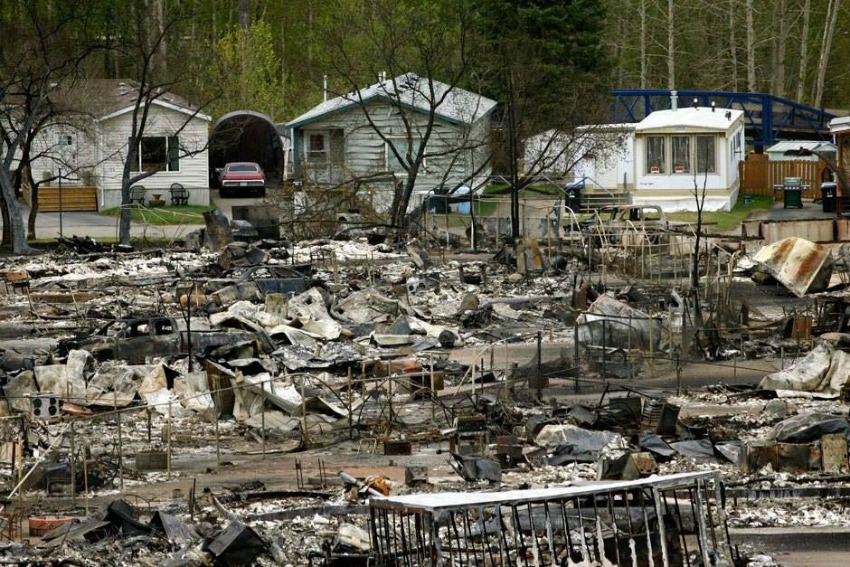 <who> Photo Credit: Fort McMurray Fire Pictures/Facebook