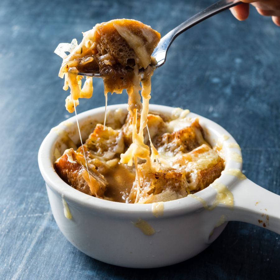 </who>French onion soup is on the Dine Around menu at both 15 Park Bistro at Watermark Beach Resort in Osoyoos and the Match Eatery & Public House at the casinos in Penticton, Vernon, Kamloops and Kelowna.