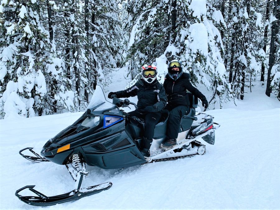 </who>Writer Steve MacNaull and his wife, Kerry, rode tandem on Outback Snowmobile Tours' one-hour introductory excursion at Big White Ski Resort.