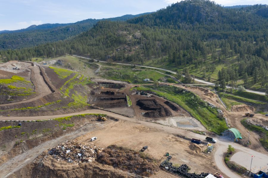 <who> Photo Credit: RDOS </who> Wastewater solids composting operation.