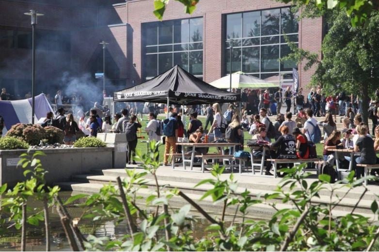 <who>Photo Credit: Jacob Vriens</who>UBC Okanagan Court Yard during the 2017 Club Expo