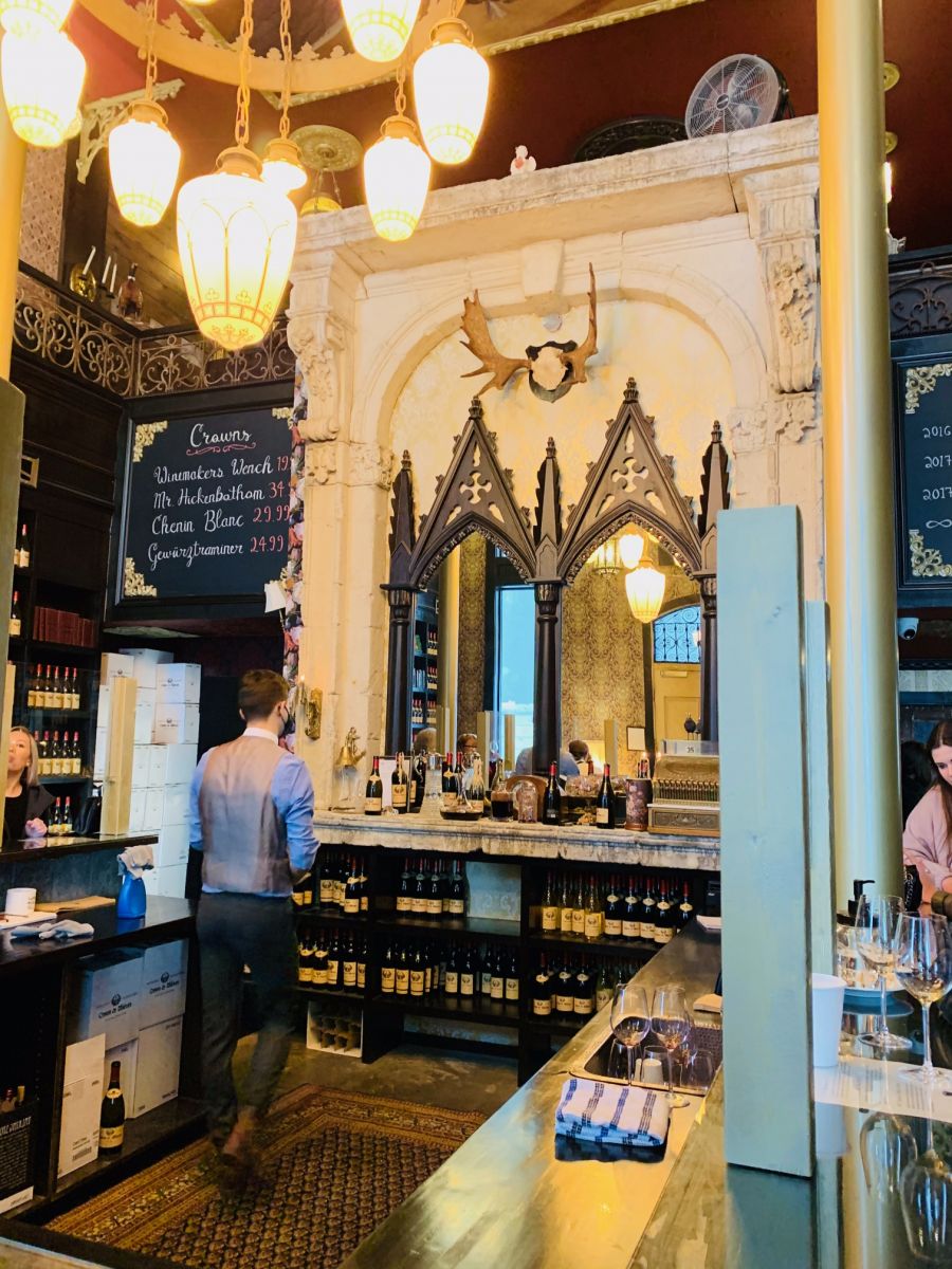 </who>The main floor tasting bar is set in a Prohibition-era parlour.