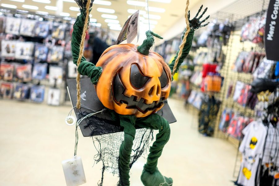 <who>Photo credit: Halloween Alley