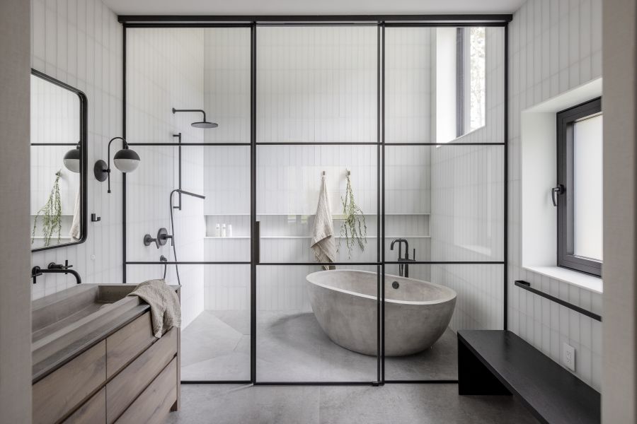 <who>Photo credit: Janis Nicolay</who>The ensuite bathroom.