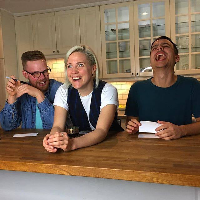 <who> Photo Credit: Hannah Hart on Facebook. 