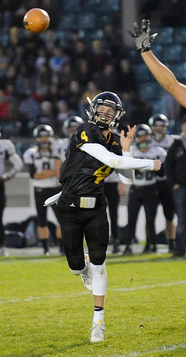 <who>Photo Credit: Lorne White/KelownaNow </who>Owls' QB Marcus Athans scored one of two KSS touchdowns.