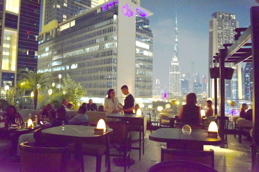 </who>Luna rooftop bar at the Four Seasons Hotel Dubai International Financial Centre has a view of the Burj Khalifa.